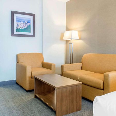 Quality Hotel Dorval Aeroport Экстерьер фото