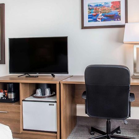 Quality Hotel Dorval Aeroport Экстерьер фото