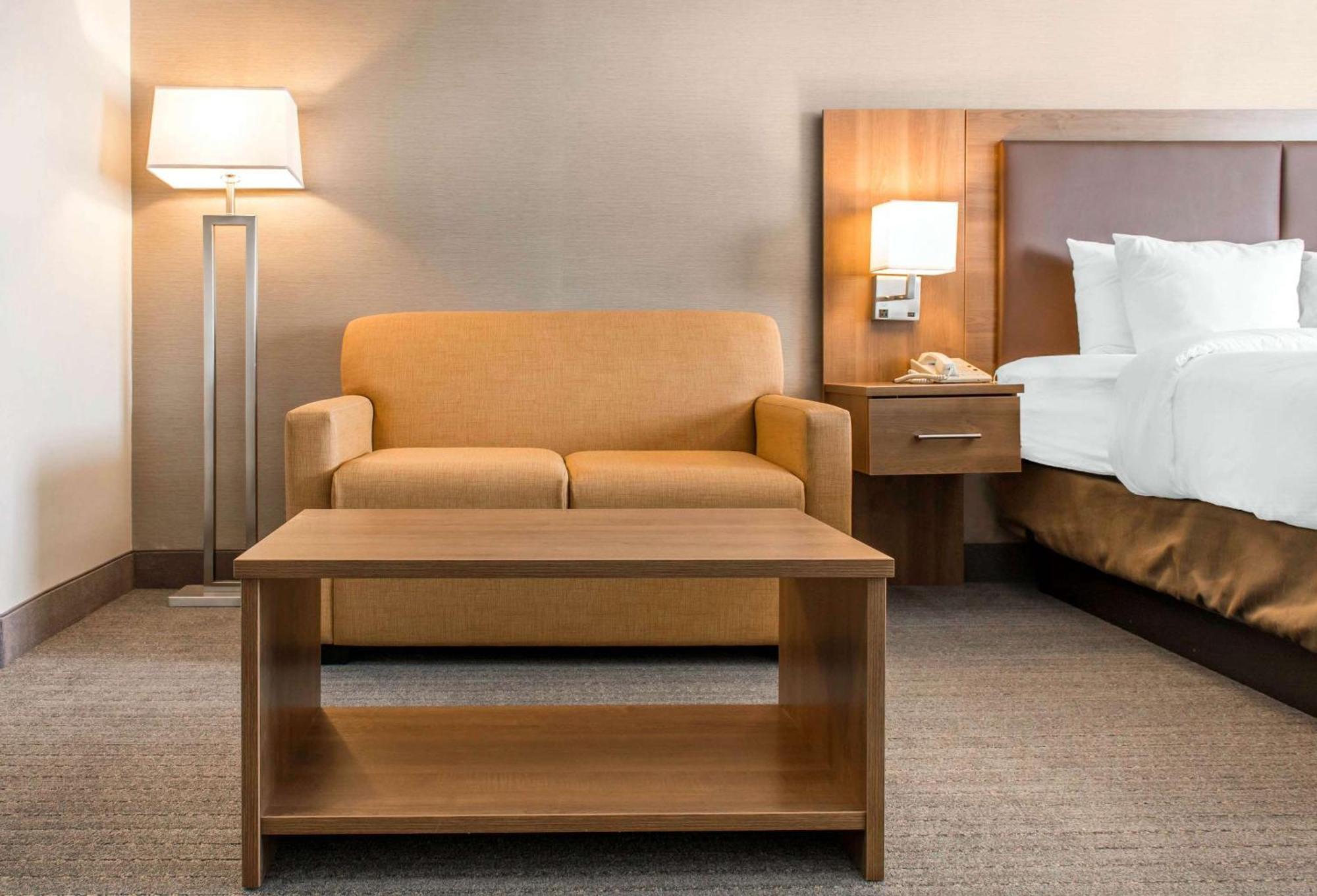 Quality Hotel Dorval Aeroport Экстерьер фото